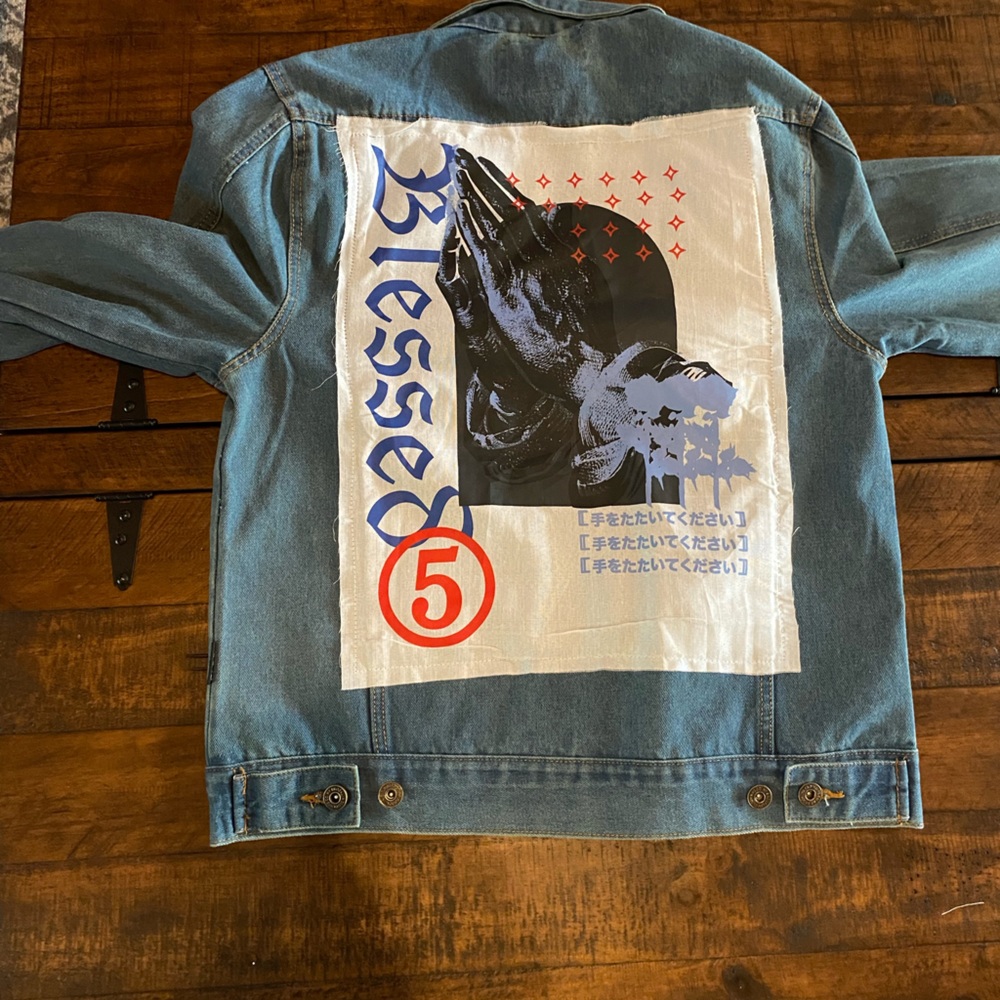Mens denim jean jacket size medium.